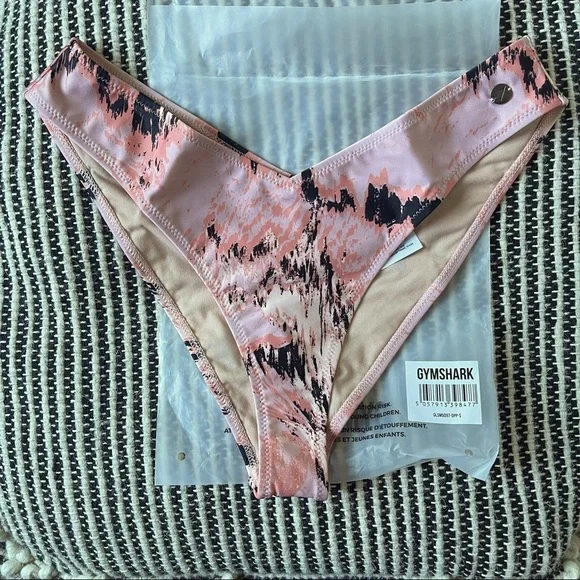 GYMSHARK V SHAPED BIKINI BOTTOMS ONLY - Picture 1 of 6